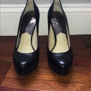 Michael Kors black pumps